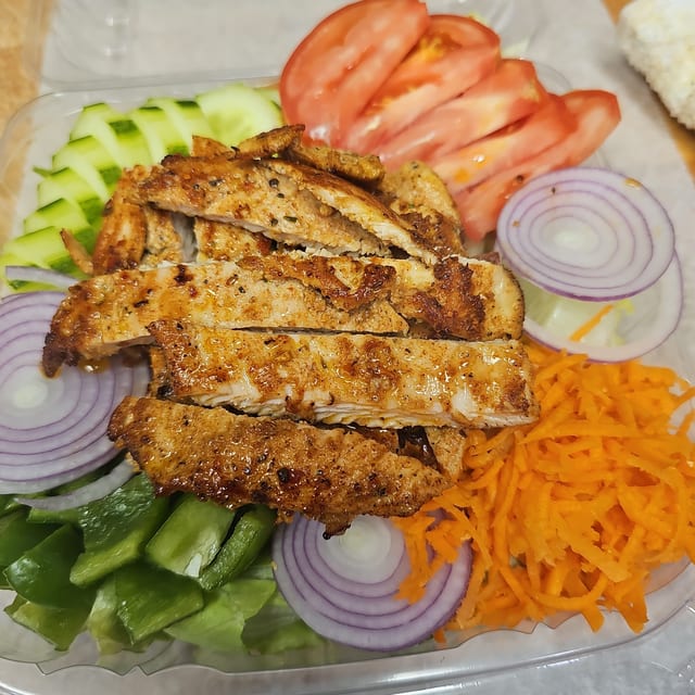Garden Salad W/ Grilled Chicken.